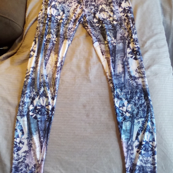 See you Monday leggings - Picture 7 of 15